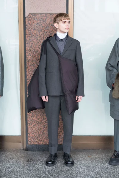 Look 16